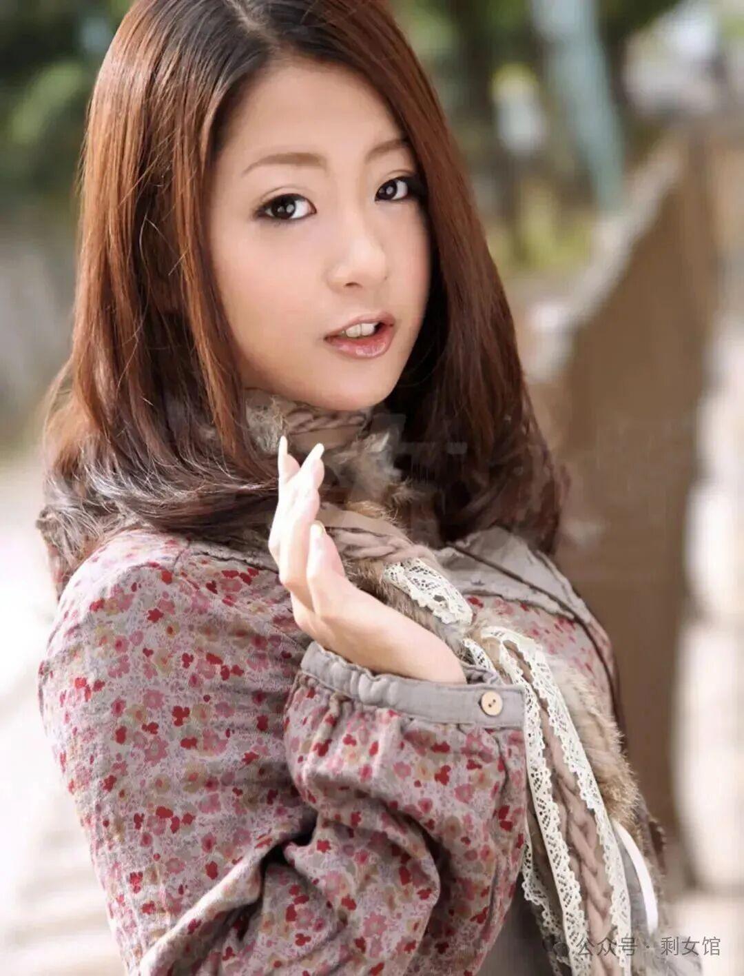 摆摊后，全城大哥都来给我打下手